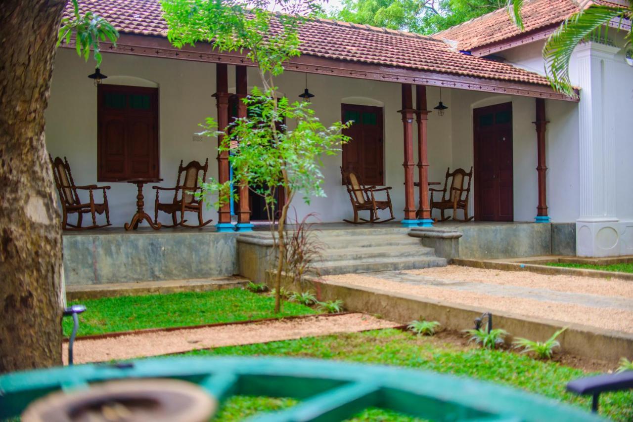 Hotel Thambu Illam à Jaffna Extérieur photo