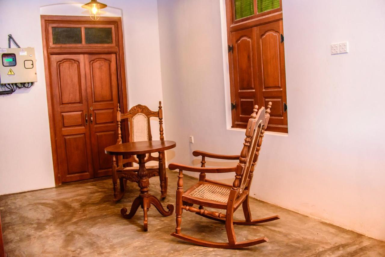Hotel Thambu Illam à Jaffna Extérieur photo
