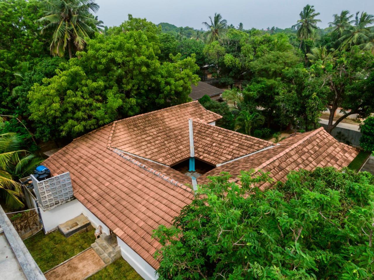 Hotel Thambu Illam à Jaffna Extérieur photo