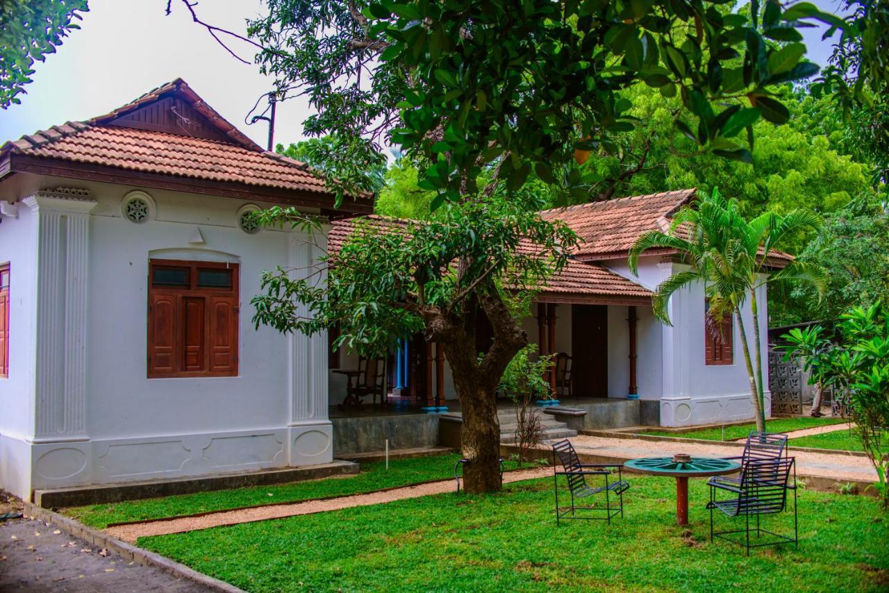 Hotel Thambu Illam à Jaffna Extérieur photo