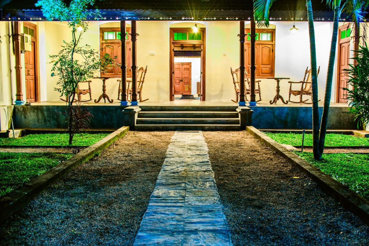 Hotel Thambu Illam à Jaffna Extérieur photo