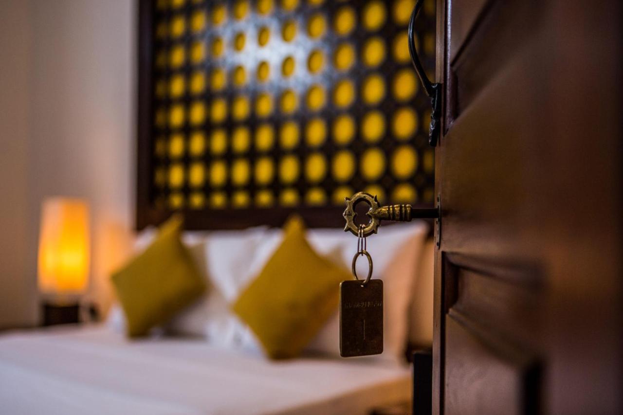 Hotel Thambu Illam à Jaffna Extérieur photo