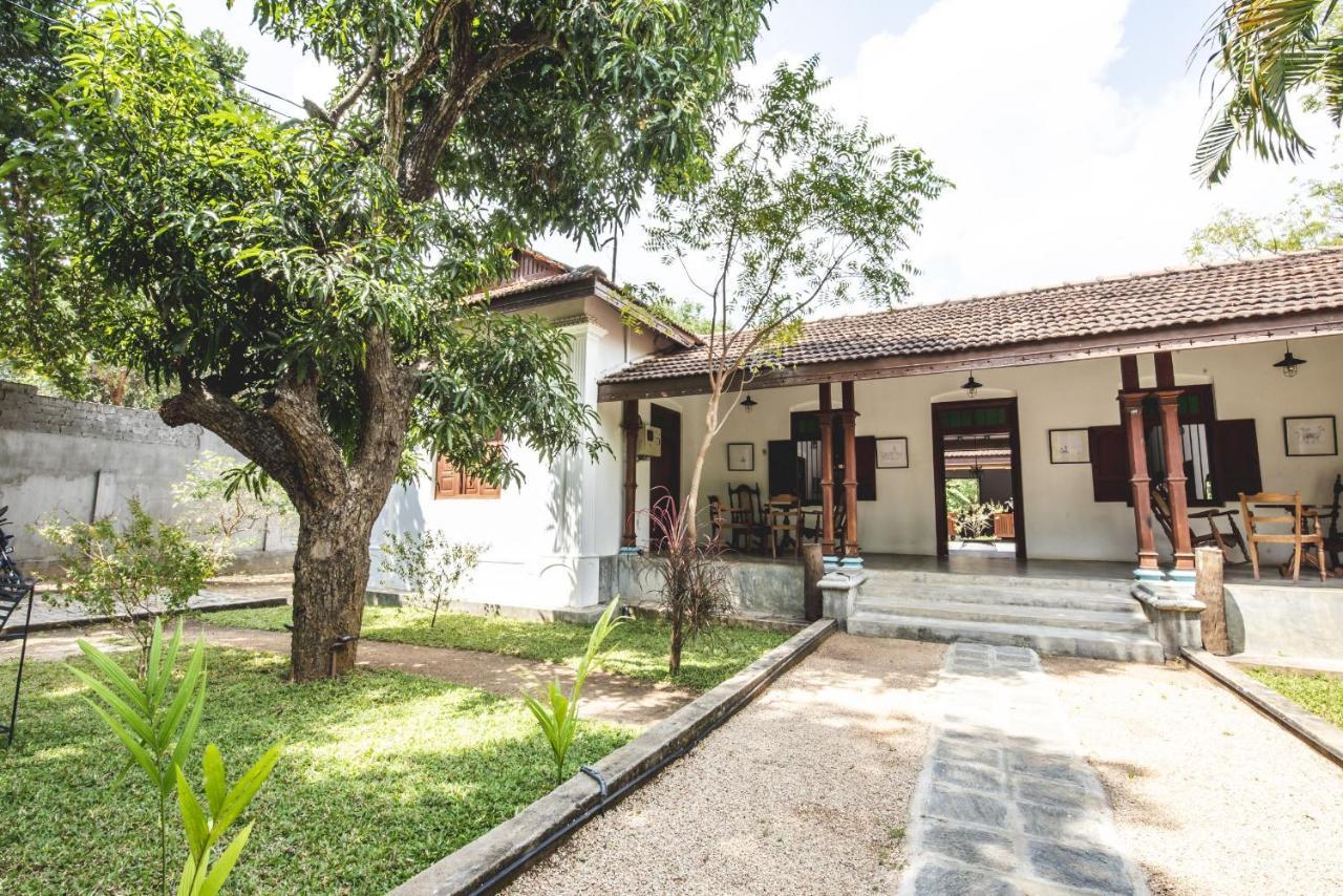 Hotel Thambu Illam à Jaffna Extérieur photo
